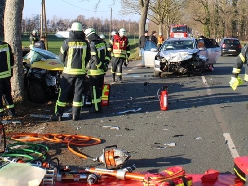 POL-MI: Zwei Schwerverletzte bei Verkehrsunfall - Foto: presseportal.de