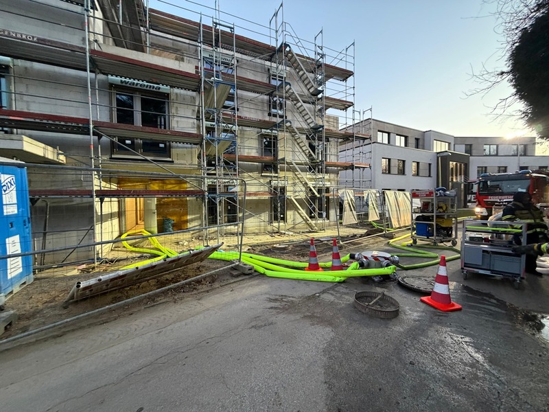 FW-E: Wasserrohrbruch überflutet Tiefgarage mit 1,2 Millionen Litern Wasser - Foto: presseportal.de