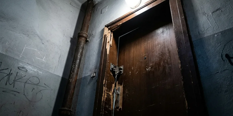 Wohnungstür in Wien-Währing mit Eisenrohr eingeschlagen - Foto: über boerse-global.de