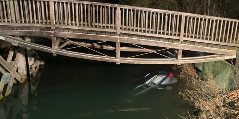 POL-HI: Alkohol, Cannabis und überhöhte Geschwindigkeit: Unfallfahrer stürzt in Innerste-Staubecken - Foto: presseportal.de