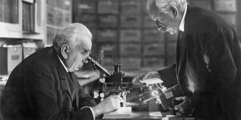 Die Brüder Auguste (rechts) und Louis Lumière gelten als Erfinder des Kinos. (Archivbild) - Foto: picture-alliance / dpa