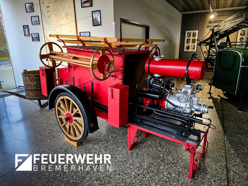 FW Bremerhaven: Historische Wachbesichtigung bei der Feuerwehr Bremerhaven - Foto: presseportal.de