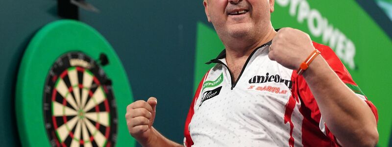 Mensur Suljovic kündigt gegen Topfavorit Littler volle Offensive an. (Archivbild) - Foto: Bradley Collyer/PA Wire/dpa