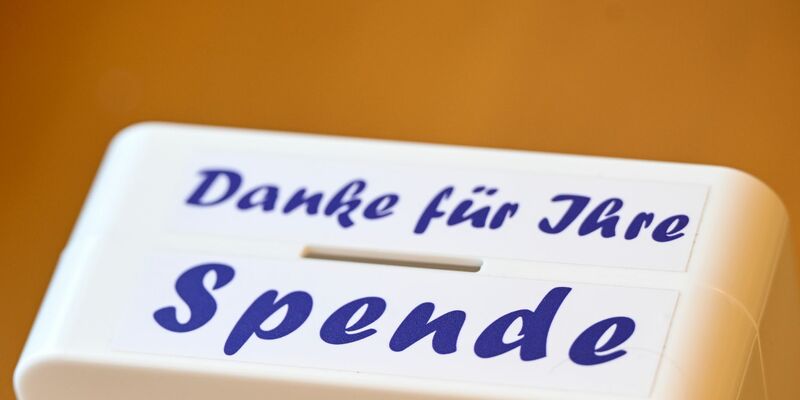 Die Spendenbereitschaft mancher Menschen geht offenbar zurück. (Symbolbild) - Foto: Jens Kalaene/dpa