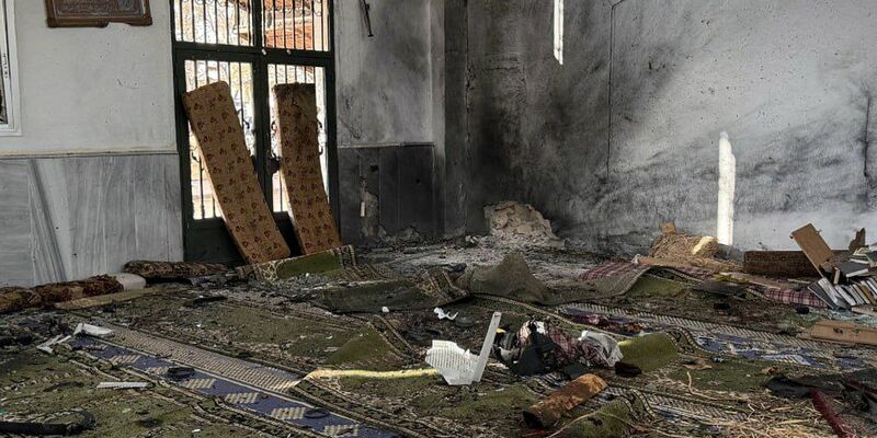 Mehrere Menschen wurden beim Anschlag in Homs getötet. - Foto: Uncredited/SANA via AP/dpa