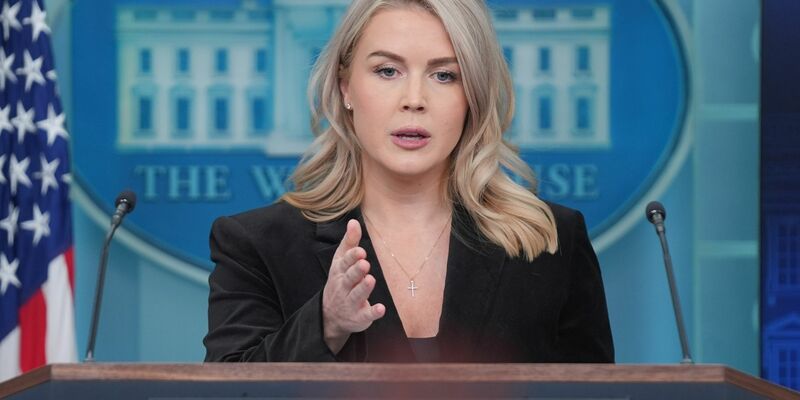 Die Sprecherin der US-Regierung von Donald Trump, Karoline Leavitt, erwartet ihr zweites Kind. - Foto: Evan Vucci/AP/dpa