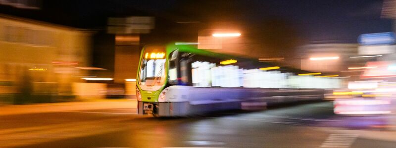 Das Deutschlandticket hat die Tarifstrukturen erheblich vereinfacht. (Archivbild) - Foto: Julian Stratenschulte/dpa