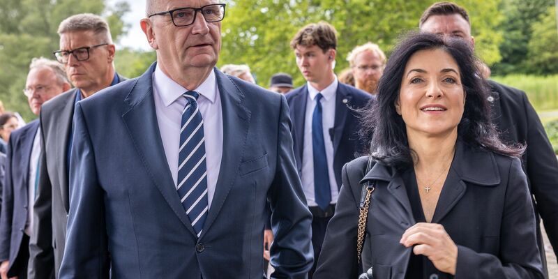 Brandenburgs Ministerpräsident Dietmar Woidke (SPD) erhofft sich von der Bundesregierung mehr Anstrengungen zur Senkung der Stromkosten (Archivbild). - Foto: Frank Hammerschmidt/dpa