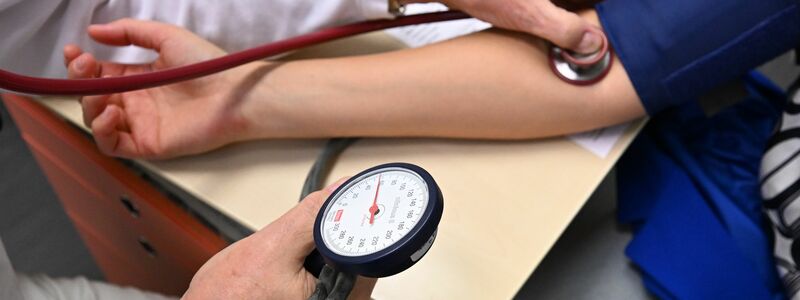 Für Termine bei Fachärzten soll eine stärkere Steuerung kommen. (Archivbild) - Foto: Bernd Weißbrod/dpa