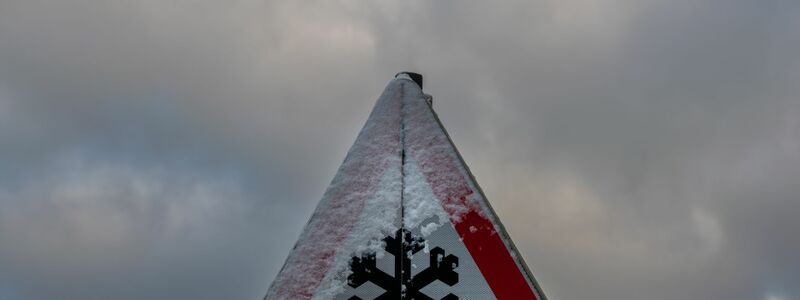 Es kam zu mehrere Unfällen aufgrund der Glätte. (Symbolbild) - Foto: Stefan Puchner/dpa