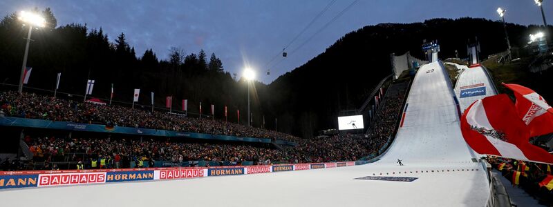 In Oberstdorf geht es los. (Archivbild) - Foto: Angelika Warmuth/dpa