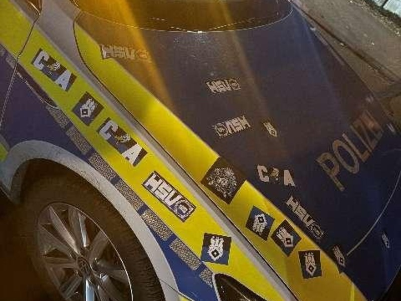 POL-STD: Unbekannte bekleben Streifenwagen in Heinbockel mit HSV-Stickern, Einbrecher in Buxtehuder Friseursalon - Foto: presseportal.de