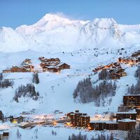 Skigebiet La Plagne im Südosten Frankreichs. Bei zwei Lawinenabgängen in den französischen Alpen gab es Tote und Verletzte. (Archivbild) - Foto: Jean-Pierre Clatot/AFP/dpa