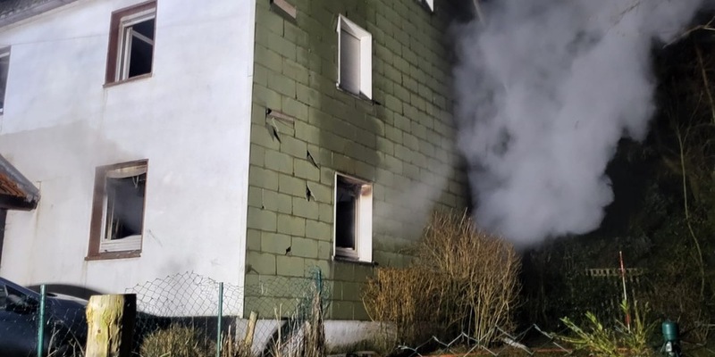 FW Wipperfürth: B3G | Wohnhausbrand - Foto: presseportal.de