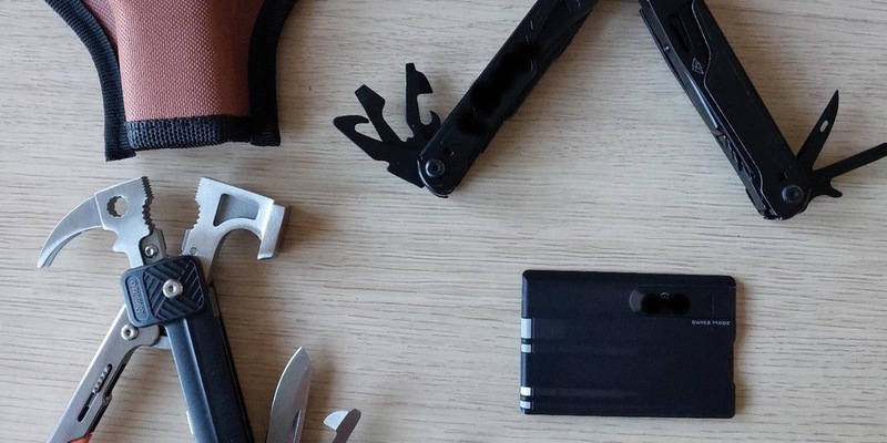 BPOL-HH: Mann beleidigt Zugbegleiterin und zeigt Hitlergruß - Festnahme durch Bundespolizei - Sicherstellung mehrerer Multi-Tools - Foto: presseportal.de