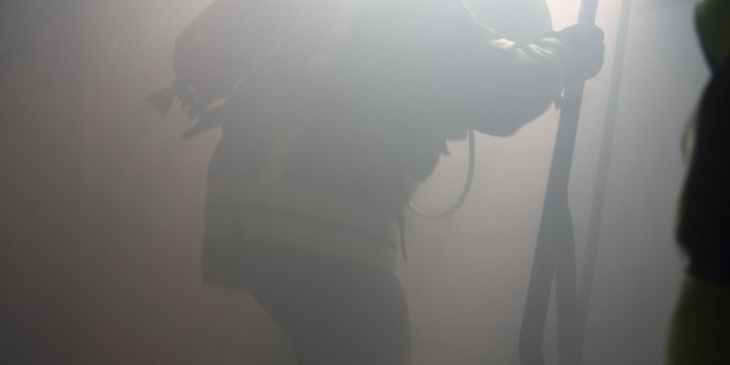 FW Frankenthal: Garagenvollbrand - Übergreifen auf Wohngebäude weitestgehend verhindert - Foto: presseportal.de