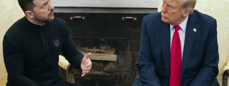 Der ukrainische Staatschef Wolodymyr Selenskyj (l) will US-Präsident Donald Trump klarmachen, dass das Land in den Verhandlungen über ein Kriegsende mit Russland nicht kapitulieren wird. (Archivbild) - Foto: Mystyslav Chernov/AP/dpa