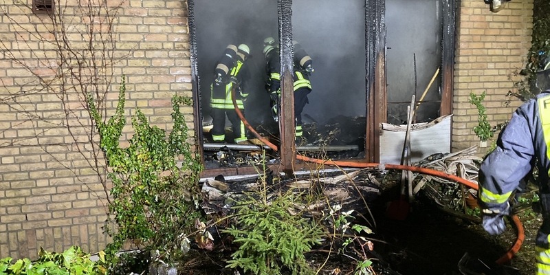 FW-DO: Feuer in Dortmund-Höchsten / Brand eines Einfamilienhauses - Foto: presseportal.de