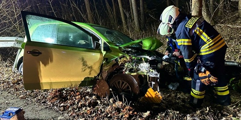 FW-EN: Schwerer Verkehrsunfall auf der Haßlinghauser Straße gefolgt von weiterem Unfall auf der Bochumer Straße - Foto: presseportal.de