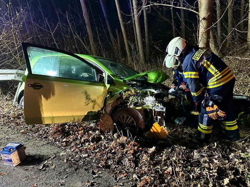 FW-EN: Schwerer Verkehrsunfall auf der Haßlinghauser Straße gefolgt von weiterem Unfall auf der Bochumer Straße - Foto: presseportal.de