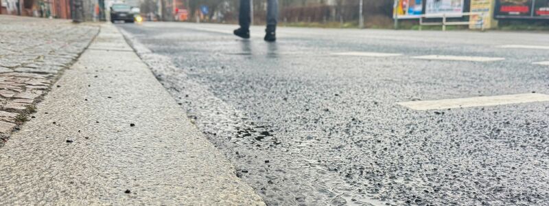 In vielen Regionen kann es in den Morgenstunden glatt sein.  - Foto: Paul Zinken/dpa