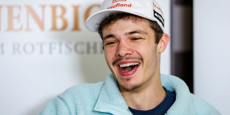 Im Zentrum der Aufmerksamkeit: Philipp Raimund. - Foto: Daniel Karmann/dpa