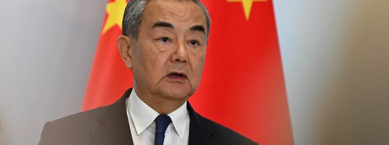 Chinas Außenminister Wang Yi hat Vertreter aus Thailand und Kambodscha eingeladen. Durch die Gespräche soll die Waffenruhe gefestigt werden. (Archivbild)  - Foto: Johannes Neudecker/dpa