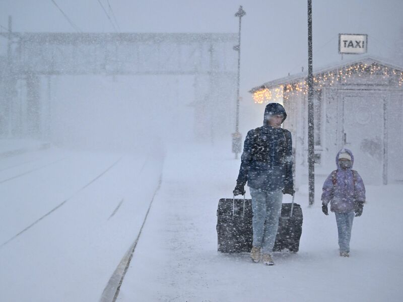 In Skandinavien sorgte der Sturm für teils chaotische Verhältnisse. - Foto: Pontus Lundahl/TT News Agency/AP/dpa