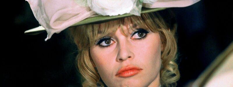 Bereits als 15-Jährige hatte sie vor der Kamera posiert. Als Fotomodell zierte sie die Titelseiten bekannter Modemagazine und wurde zu einem der begehrtesten Mannequins.  - Foto: Dalmas/dpa