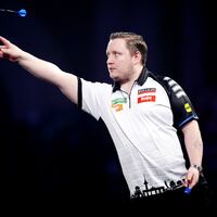 Martin Schindler forderte in der dritten Runde Ryan Searle - und schied aus. - Foto: John Walton/PA Wire/dpa