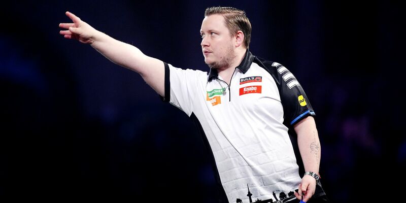 Martin Schindler forderte in der dritten Runde Ryan Searle - und schied aus. - Foto: John Walton/PA Wire/dpa