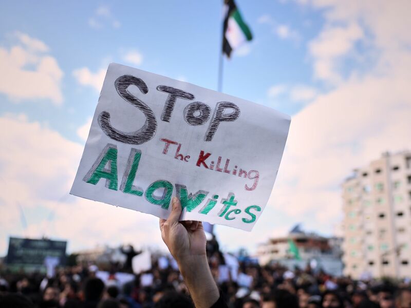 Mehrere Tote und zahlreiche Verletzte soll es bei den Zusammenstößen zwischen Alawiten und Unterstützern der Regierung gegeben haben. - Foto: Omar Albam/AP/dpa