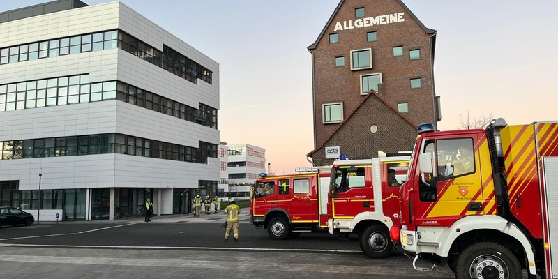 FW-KLE: Feuerwehr Kleve unterstützt bei Wasserschaden an der Hochschule Rhein-Waal - Foto: presseportal.de