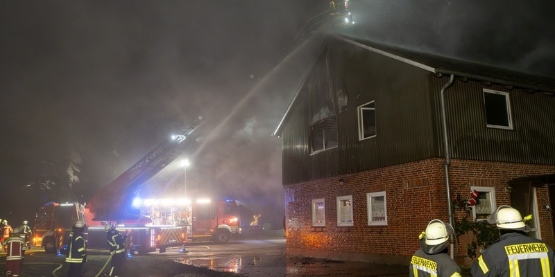 FW-RD: Feuer im Mehrfamilienhaus in Emkendorf - Foto: presseportal.de