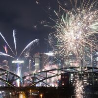 Gut jeder fünfte Bundesbürger will laut einer neuen Umfrage zum Jahreswechsel privates Feuerwerk zünden. (Archivbild) - Foto: Boris Roessler/dpa
