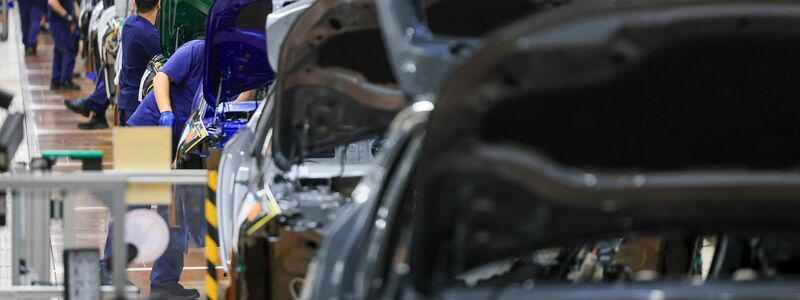 Der Gewinn der deutschen Autobauer sackte in den ersten neun Monaten deutlich ab. (Symbolbild) - Foto: Jan Woitas/dpa