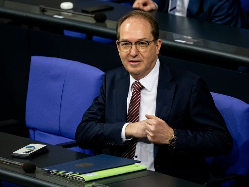 Bundesinnenminister Alexander Dobrindt (CSU) plädiert für härtere Strafen. (Archivbild) - Foto: Fabian Sommer/dpa