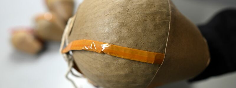 Kugelbomben werden aus speziellen Rohren abgefeuert. Wenn es dabei zu einem Unfall kommt, kann das schlimme Folgen haben (Archivbild). - Foto: Federico Gambarini/dpa