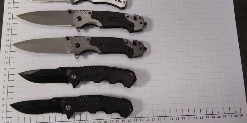 BPOL NRW: Bundespolizei beschlagnahmt fünf Einhandmesser - Foto: presseportal.de