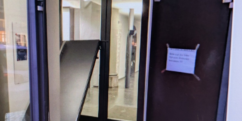 POL-MG: Auto fährt in Kirchentür - Foto: presseportal.de