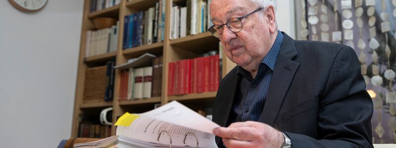 Der Psychologe und Kriminologe Rudolf Egg hat mehr als 1.000 Anzeigen aus der Kölner Silvesternacht ausgewertet. (Archivbild)  - Foto: Hannes P. Albert/dpa