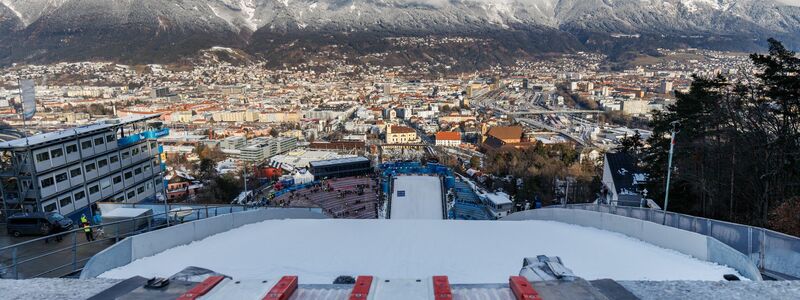 Das Flutlicht in Innsbruck soll zeitnah kommen. (Archivbild) - Foto: Daniel Karmann/dpa