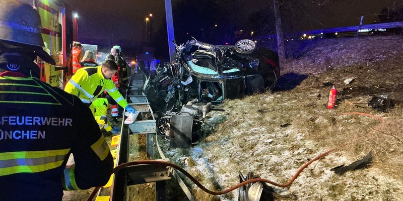 FW-M: Ersthelfer reagieren bei Verkehrsunfall vorbildlich (Riem) - Foto: presseportal.de