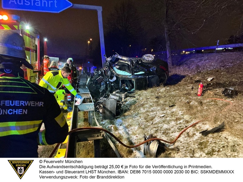 FW-M: Ersthelfer reagieren bei Verkehrsunfall vorbildlich (Riem) - Foto: presseportal.de