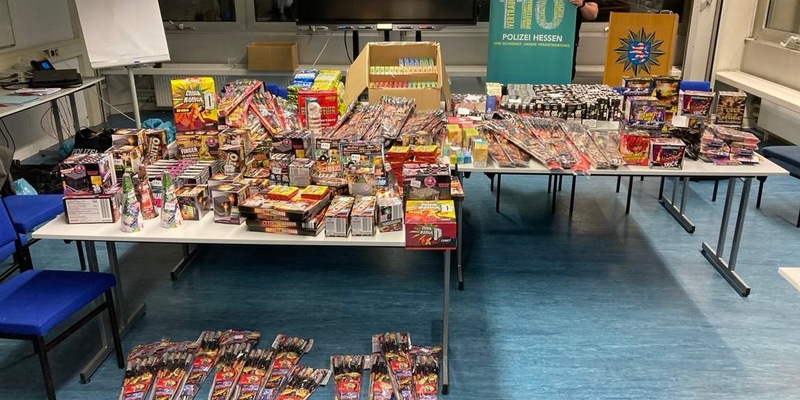 POL-DA: Rüsselsheim/Raunheim/Ginsheim-Gustavsburg: Polizei, Ordnungsämter und Stadtpolizeien kontrollieren Kioske - Feuerwerk, Raketen und kiloweise Tabak beschlagnahmt - Foto: presseportal.de