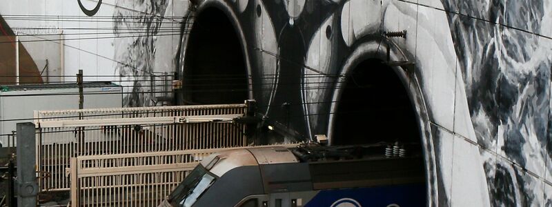 Der Zugverkehr durch den Eurotunnel ist stark beeinträchtigt (Archivbild)  - Foto: Michel Spingler/AP/dpa