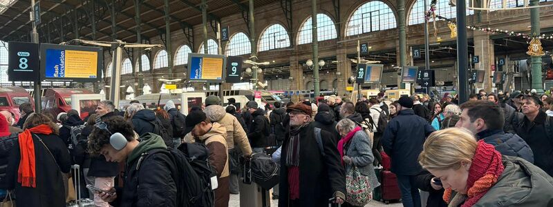 Auch in Paris warteten viele Fahrgäste vergeblich auf ihren Zug nach London. - Foto: Christophe Ena/AP/dpa