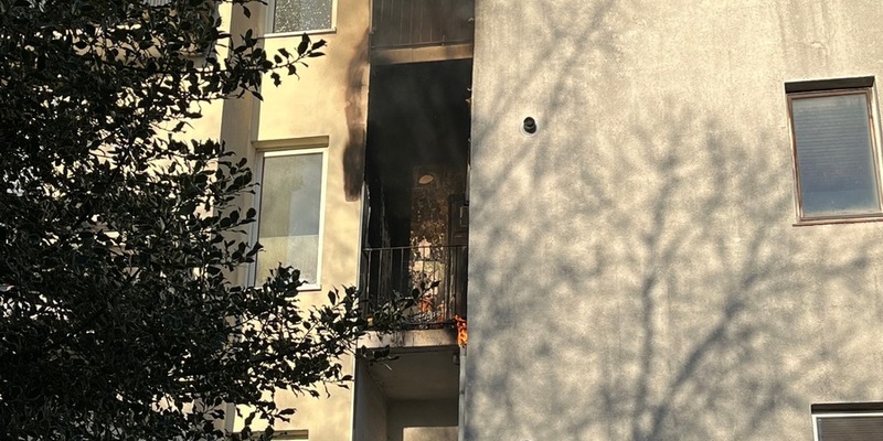 FW Bremerhaven: Küchenbrandbrand in Lehe - Balkonbrand greift auf Küche über - Foto: presseportal.de