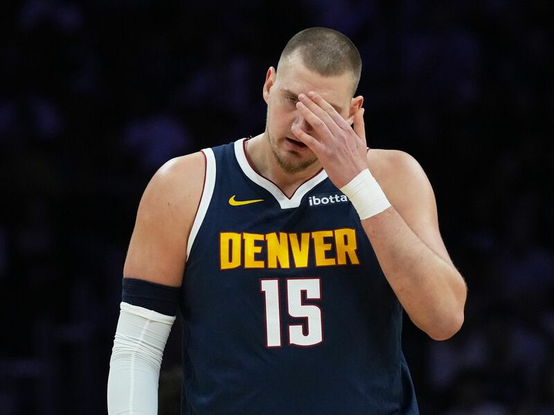 Nikola Jokic muss für einige Zeit pausieren. - Foto: Lynne Sladky/AP/dpa