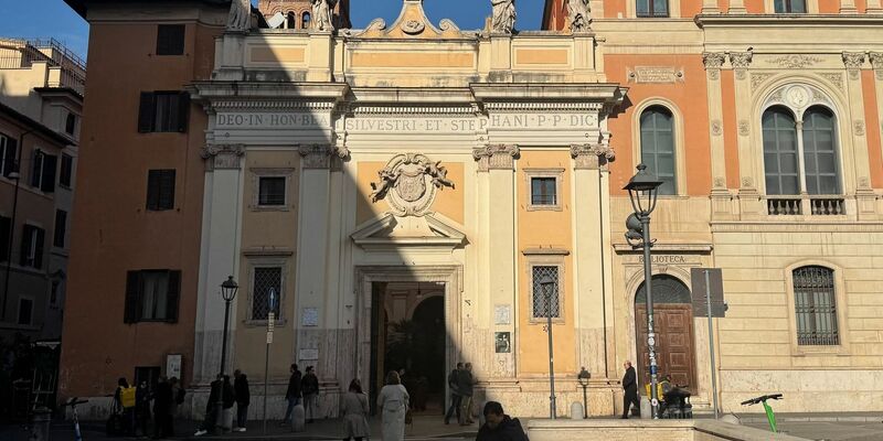Die meisten Touristen nehmen die Kirche gar nicht wahr. (Archivbild) - Foto: Christoph Sator/dpa